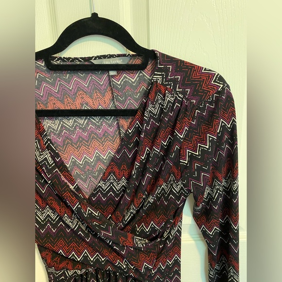 💛5/$25💛 Daisy Fuentes V Neck Dress Size Small - Picture 2 of 2